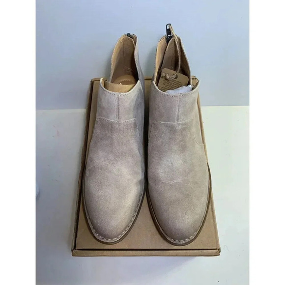 .547 Born Tora Green, Medium Width, US 9.5 Womens - Picture 4 of 6